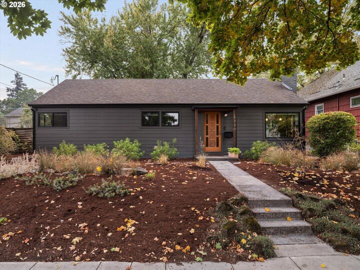 Property Photo: 6330 SE Woodstock Blvd OR 97206