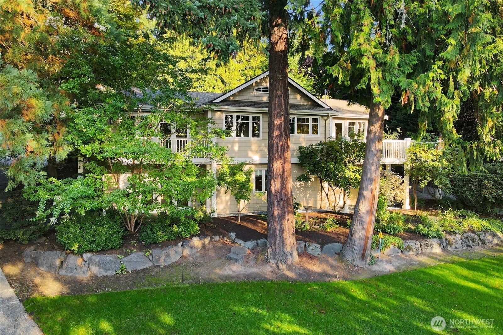 Property Photo: 6720 W Mercer Way WA 98040