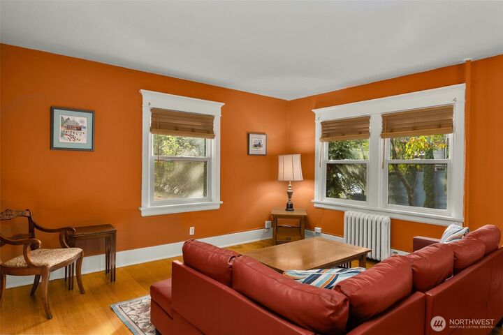 Property Photo:  516 E Thomas Street 102  WA 98102 