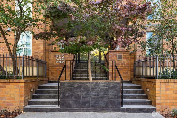 Property Photo: 905 Cherry Street 706 WA 98104