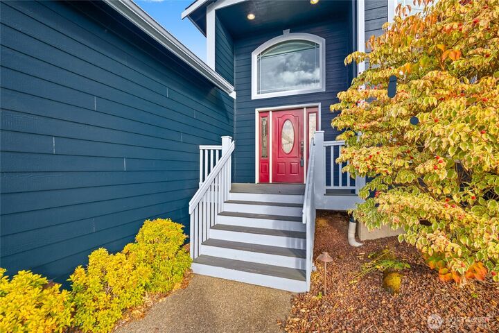 Property Photo: 1800 SW Union Street WA 98277