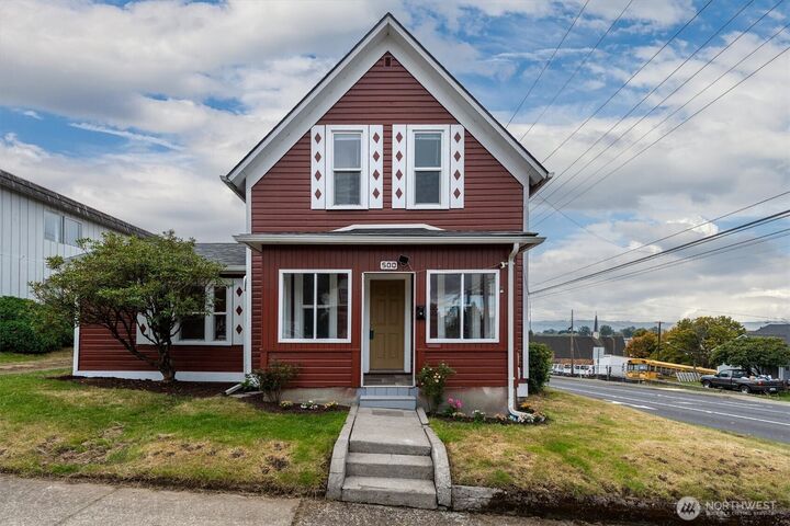 Property Photo: 500 Cowlitz Way WA 98626