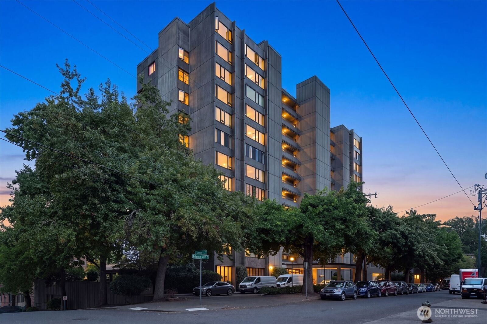 Property Photo:  601  Belmont Avenue E B2  WA 98102 