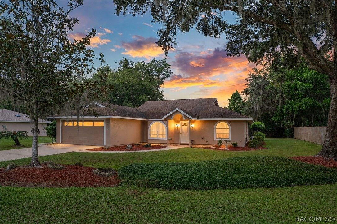 Property Photo:  1129 E Bloomfield Drive  FL 34453 