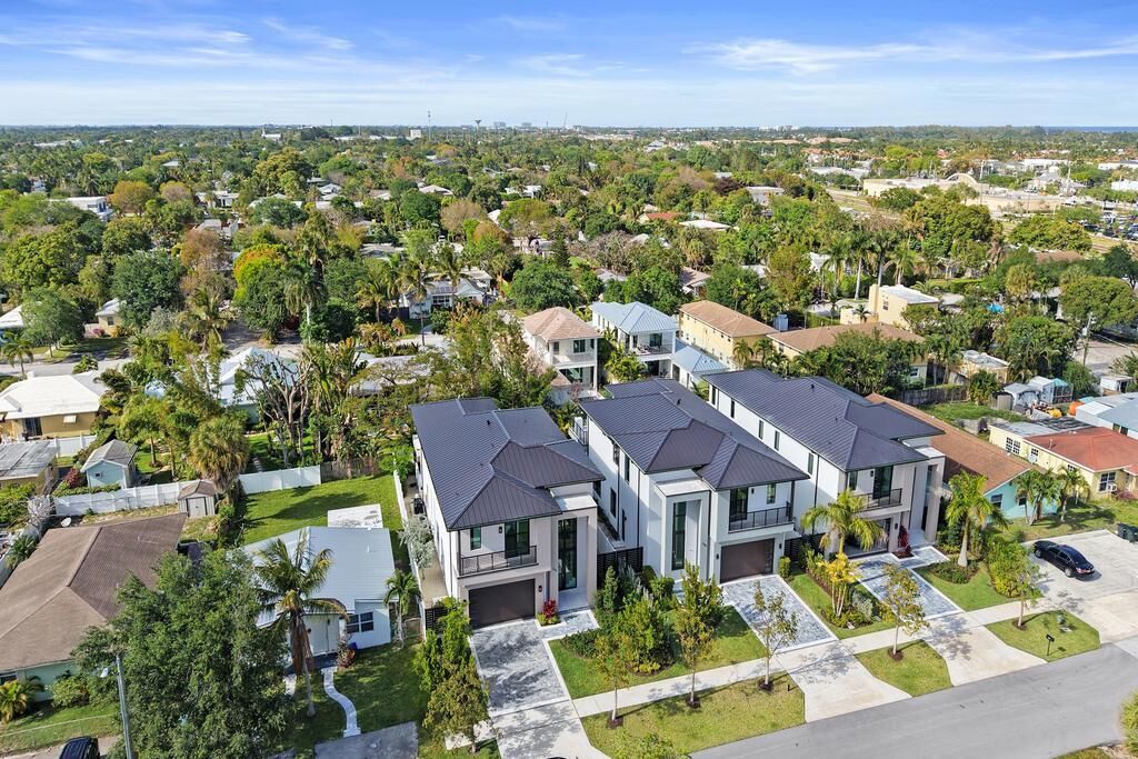Property Photo:  237 NE 11th Street  FL 33444 