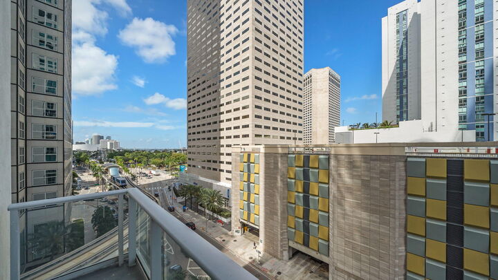 Property Photo: 300 S Biscayne Boulevard L-832 FL 33131