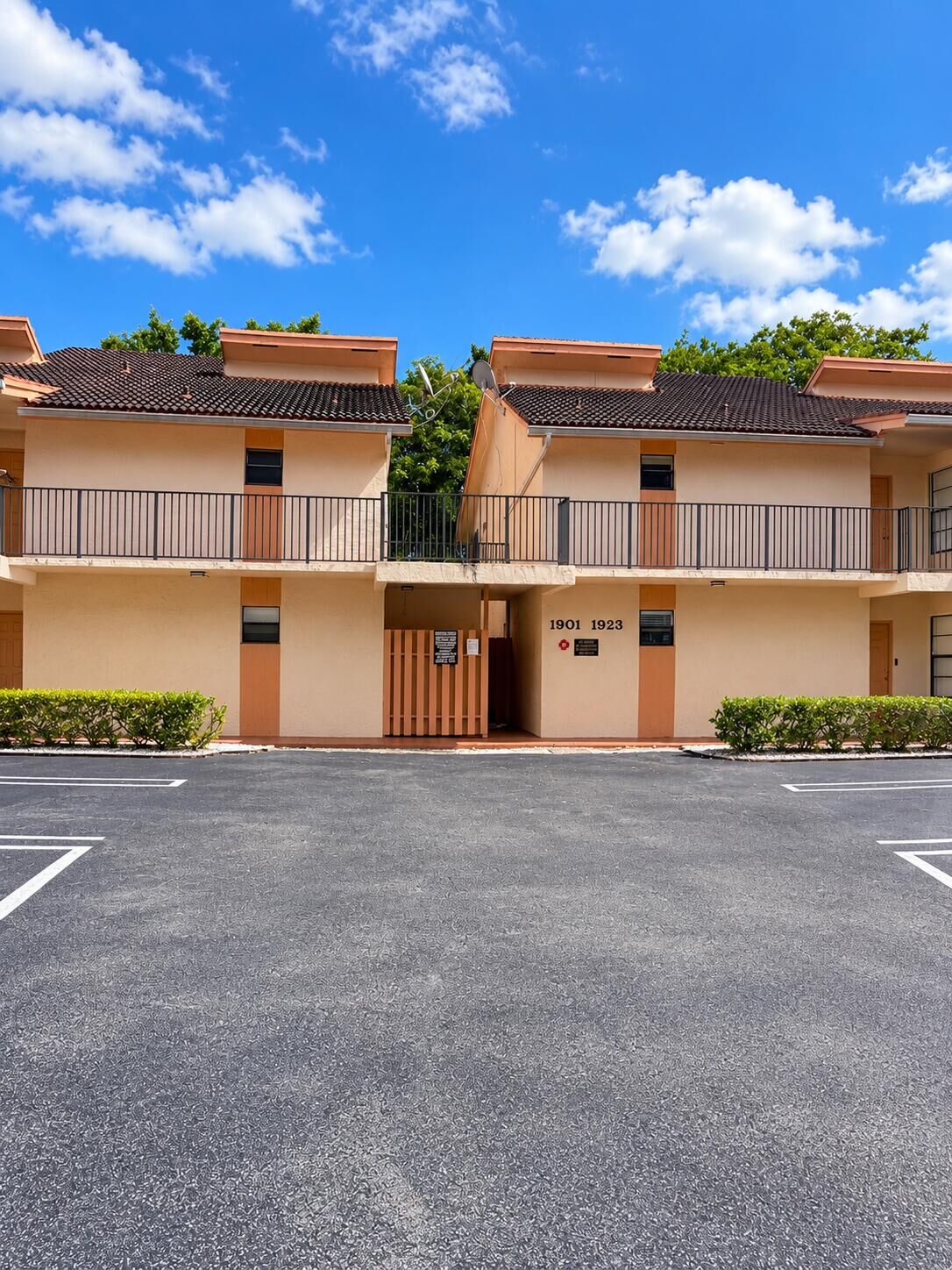 Property Photo:  1911 NW 94th Avenue 101A  FL 33071 