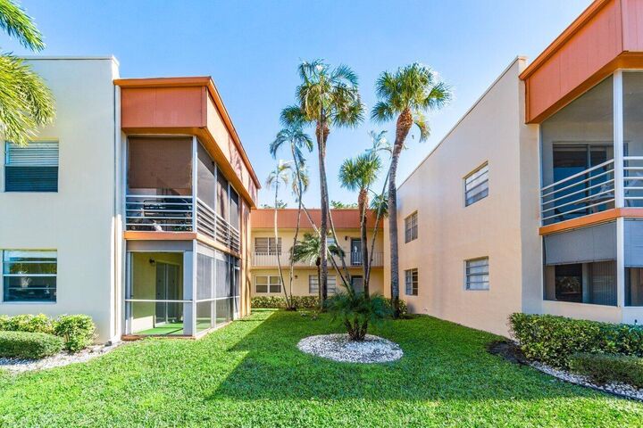 Property Photo: 196 Piedmont E FL 33484