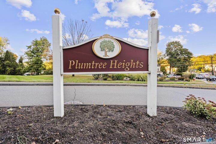 Property Photo:  33 Deer Run 33  CT 06801 