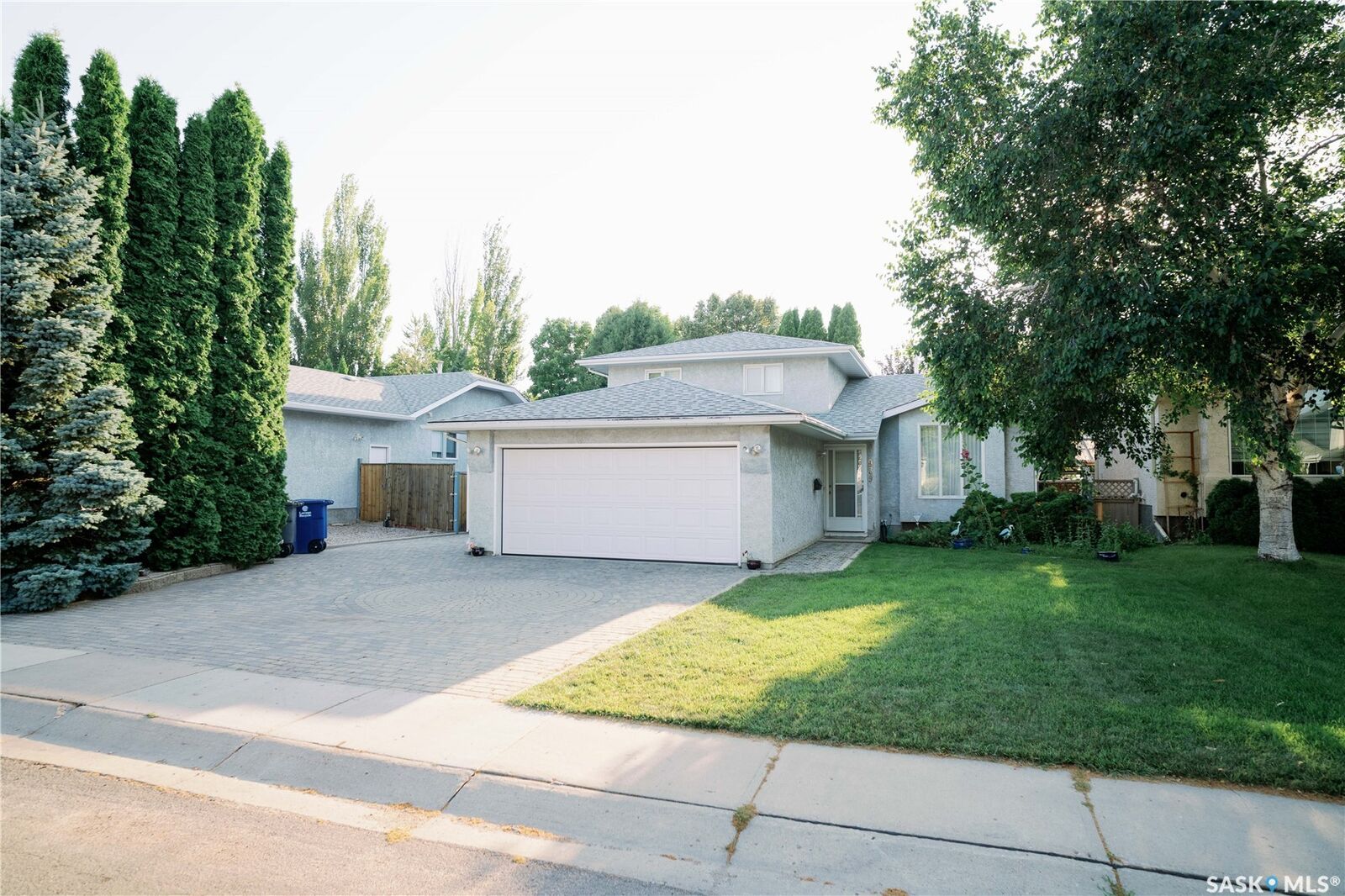 Property Photo:  939 Haslam Crescent  SK S7S 1C8 