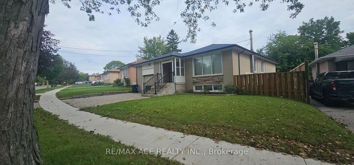 Property Photo: 87 Lynnbrook Drive Main ON M1H 2M9