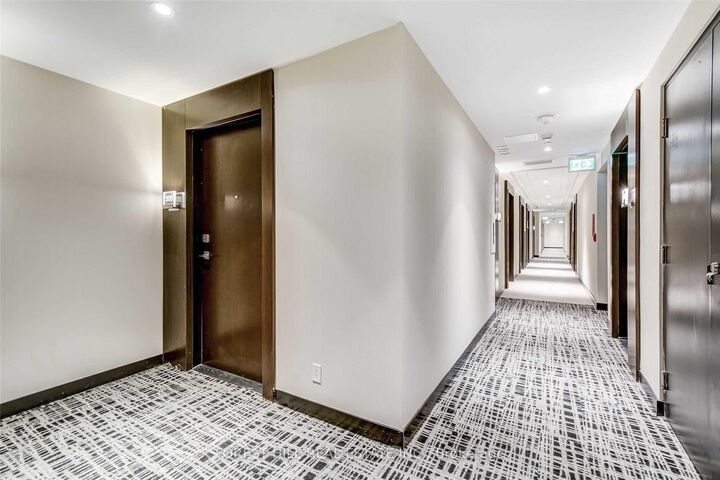 Property Photo:  2221 Yonge Street 4201  ON M4S 2B4 