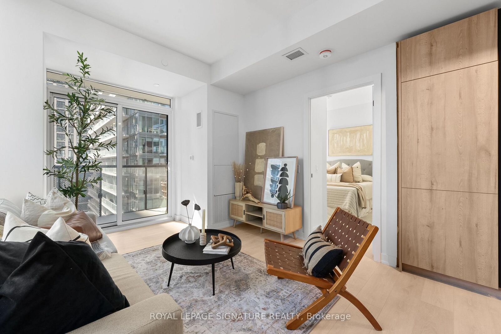 Property Photo:  117 Broadway Avenue 3102  ON M4P 1V3 