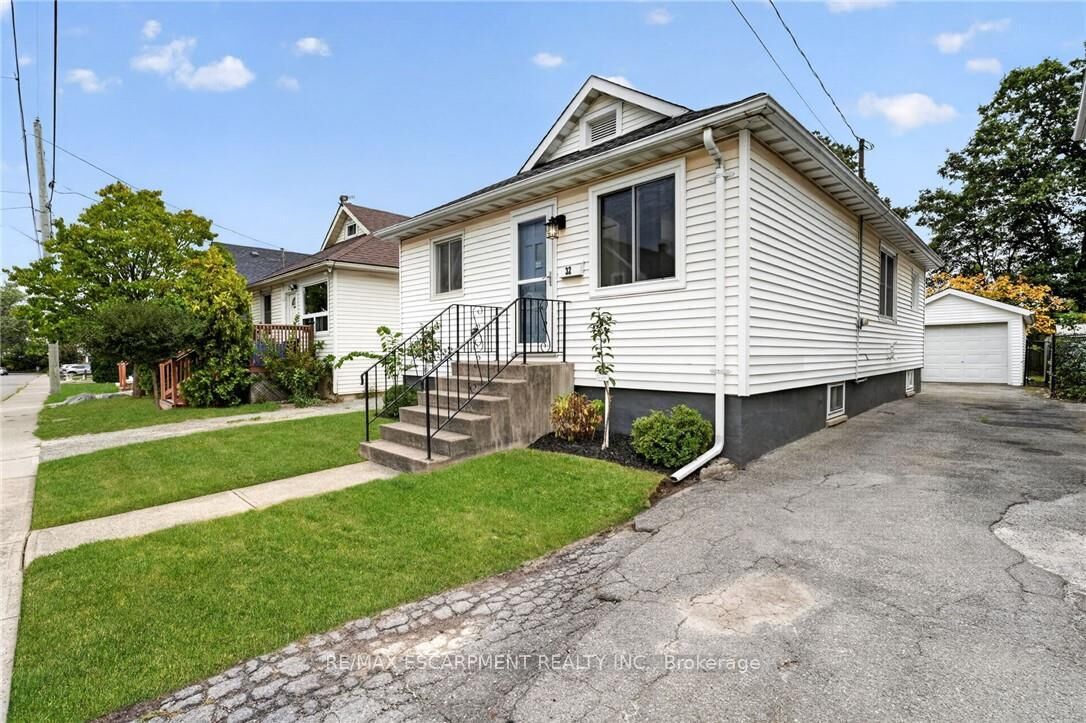 Property Photo:  32 Richmond Avenue  ON L2R 3W7 