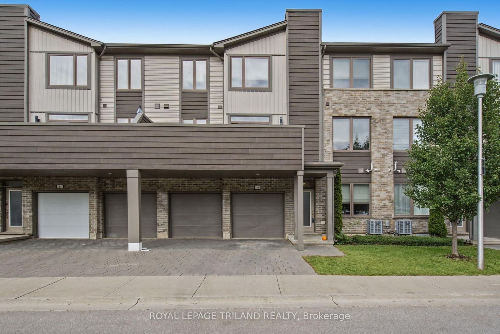 Property Photo:  1960 Dalmagarry Road 10  ON N6G 0T8 