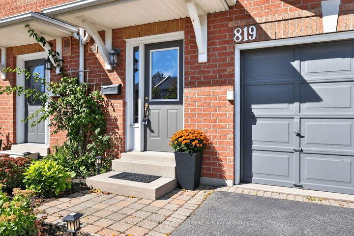 Property Photo: 819 Village Green Boulevard 27 ON L5E 3H7