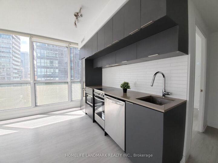 Property Photo:  181 Dundas Street E 1110  ON M5A 0N5 