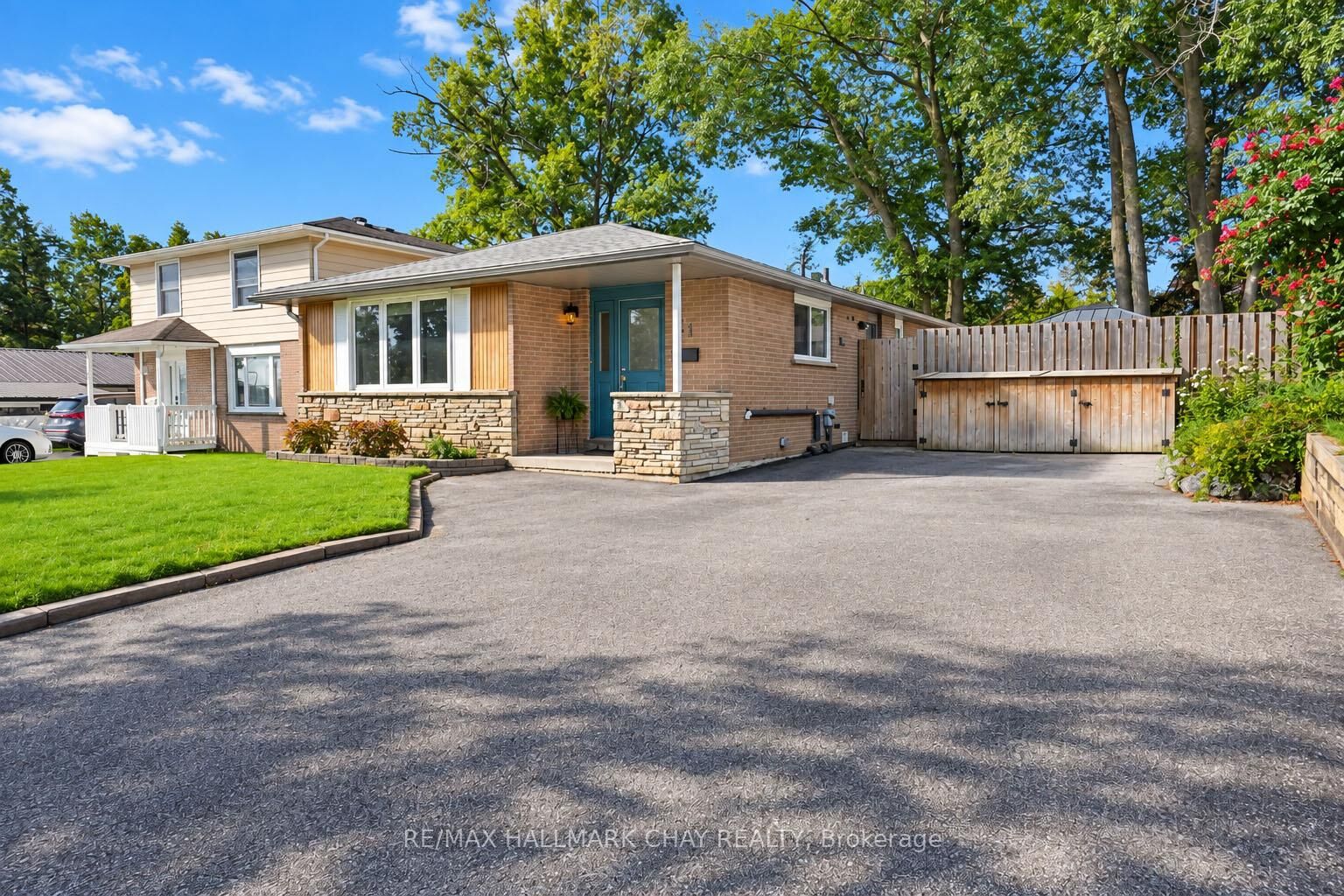Property Photo:  11 Daphne Crescent Upper  ON L4M 2Y7 
