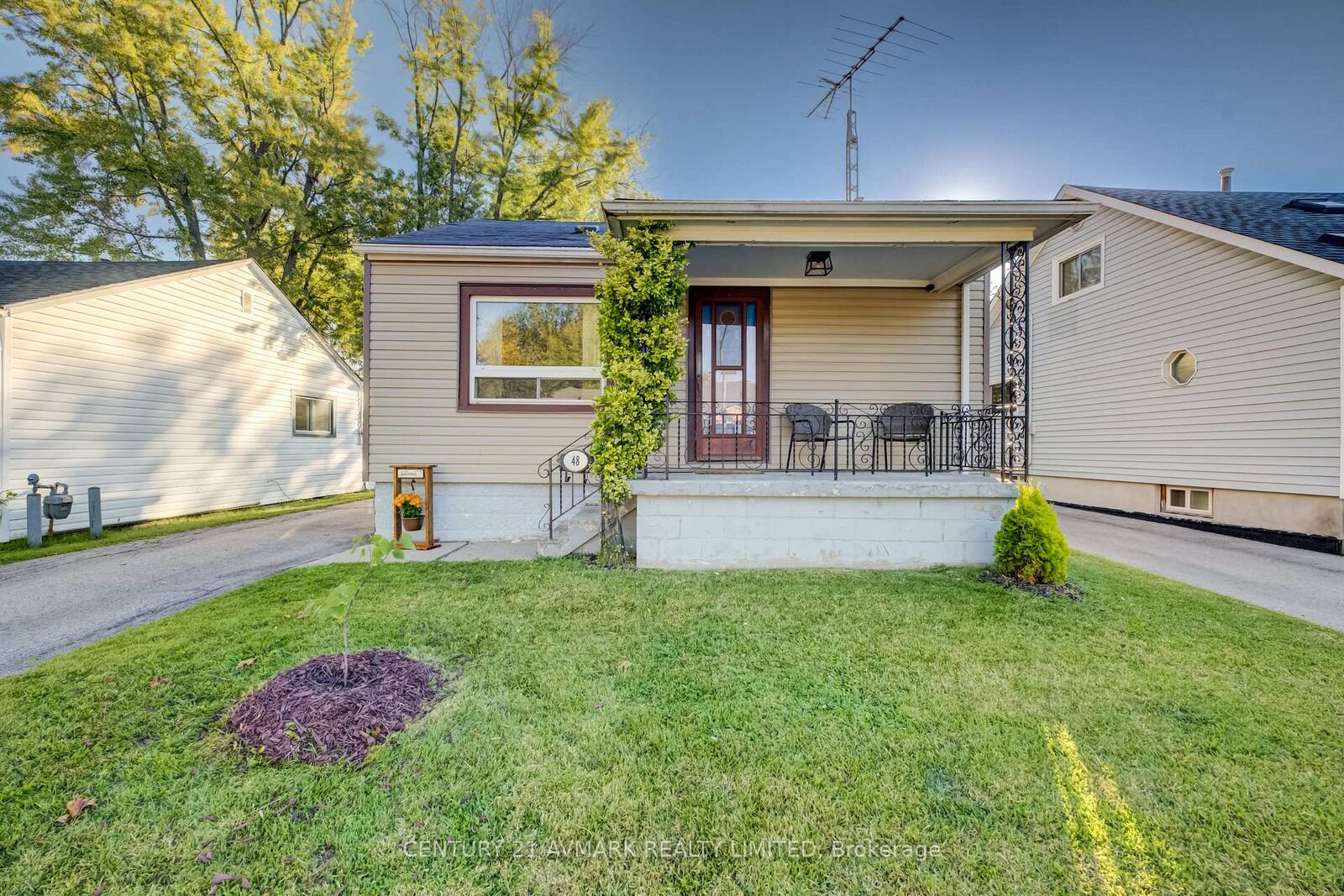 Property Photo:  48 Dunkirk Road  ON L3B 2N6 