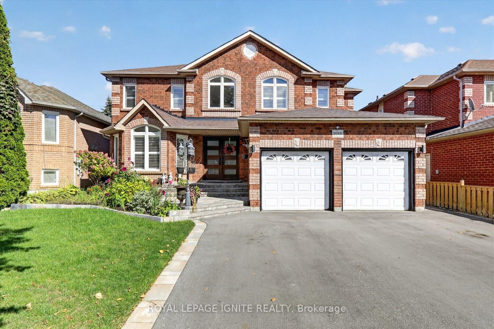 Property Photo:  2015 Valewood Court  ON L1G 7X9 