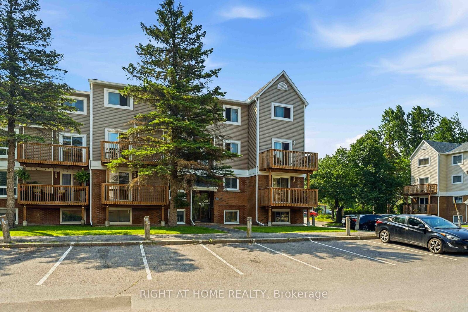 Property Photo:  500 Fenerty Court 3  ON K2L 3B1 