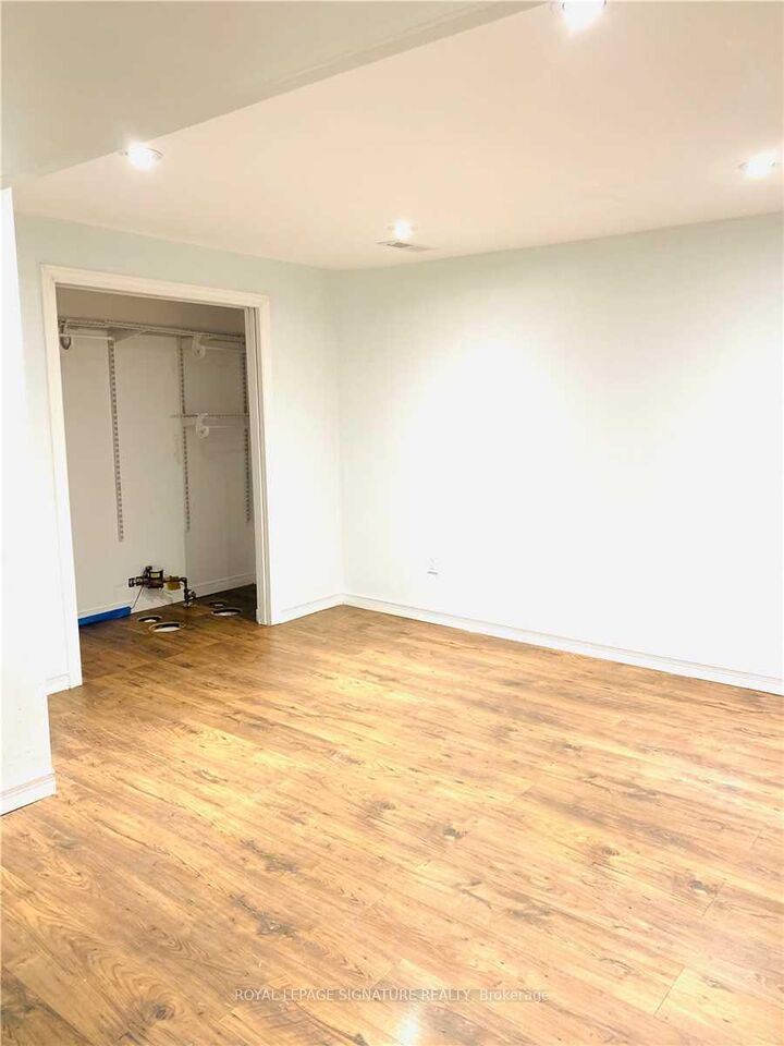 Property Photo:  94 Woodfern Drive Lower  ON M1K 2L5 