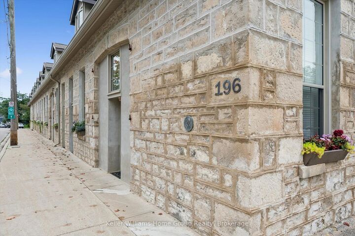 Property Photo:  196 Arthur Street N 6  ON N1E 4V8 