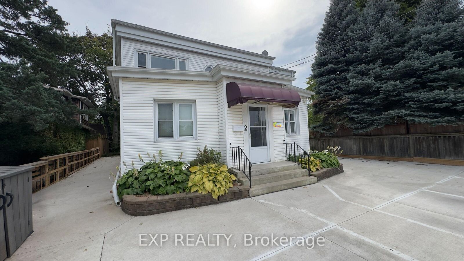 Property Photo:  2 South Drive S B 2nd Floor  ON L2R 4T8 