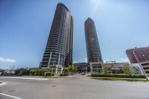 Property Photo:  135 Village Green Square 2420  ON M1S 0G4 