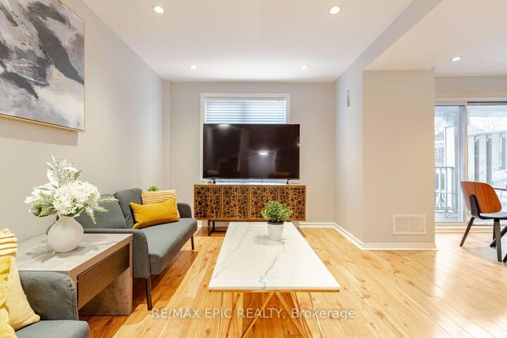 Property Photo:  75 Weldrick Road E 732  ON L4C 0H9 