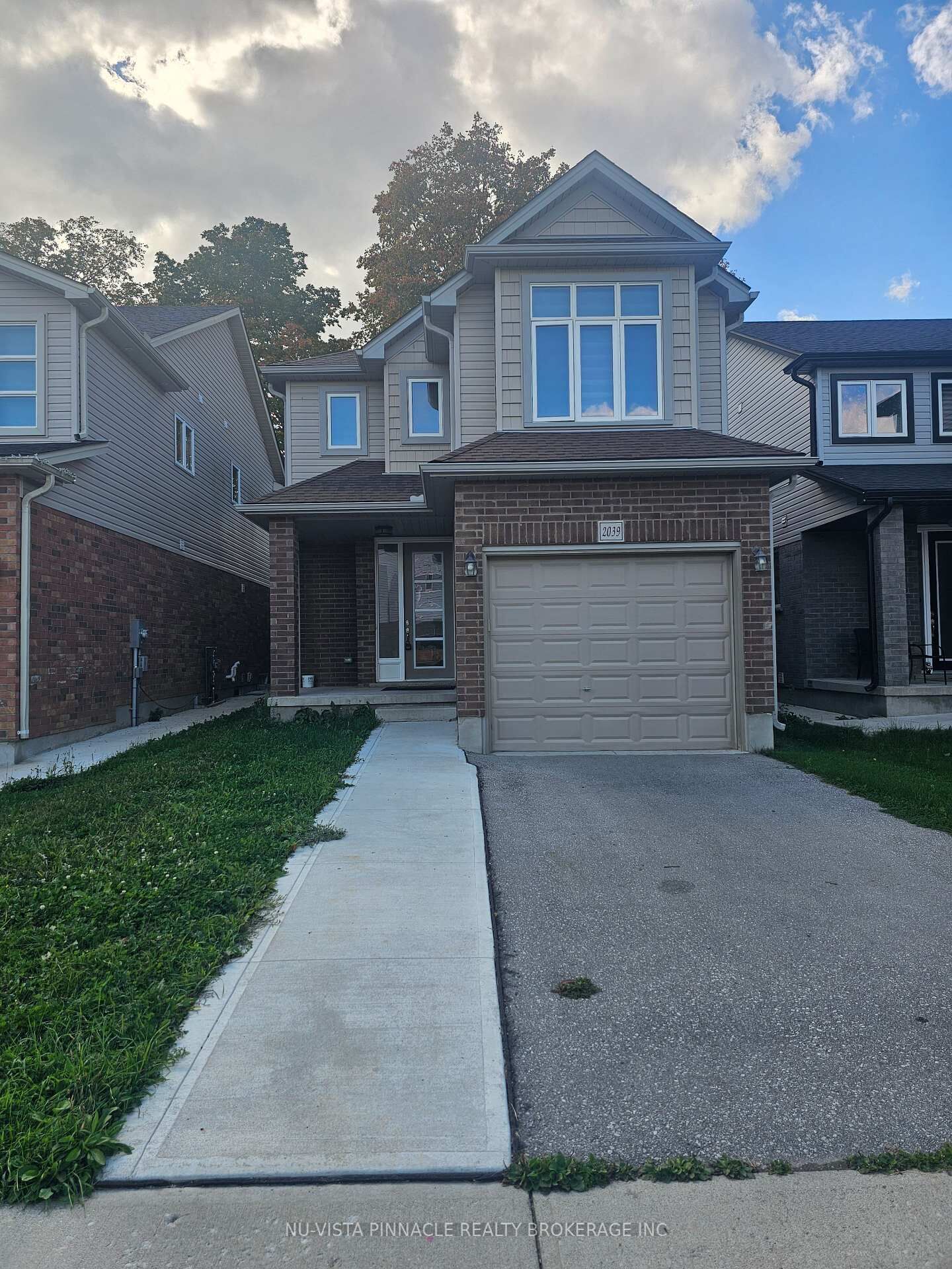 Property Photo:  2039 Cedarpark Drive  ON N5X 0N2 