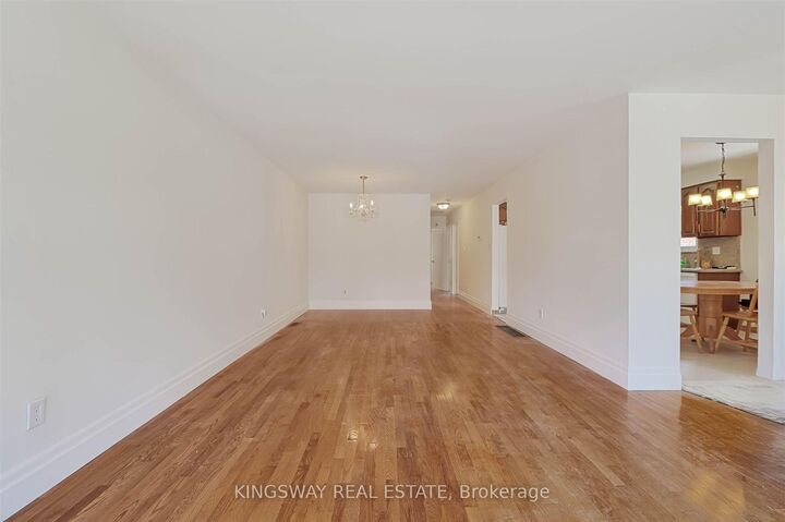 Property Photo:  184 Edmonton Drive  ON M2J 3X5 