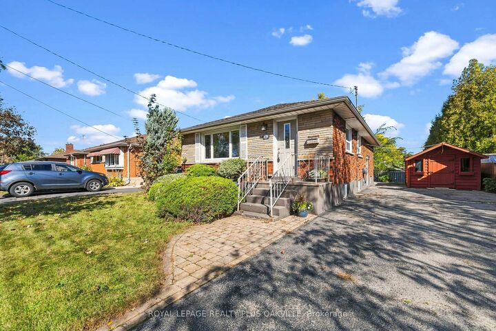 Property Photo:  19 Endfield Avenue  ON L8T 2L3 