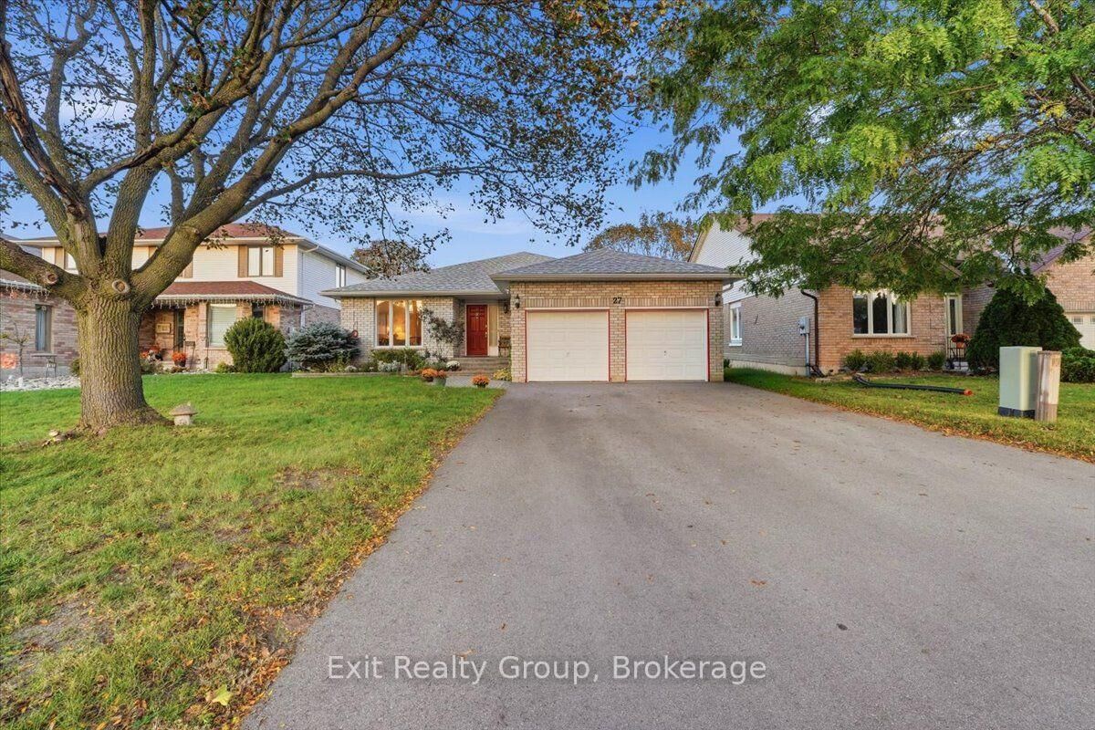 Property Photo:  27 Dungannon Drive  ON K8P 5E7 
