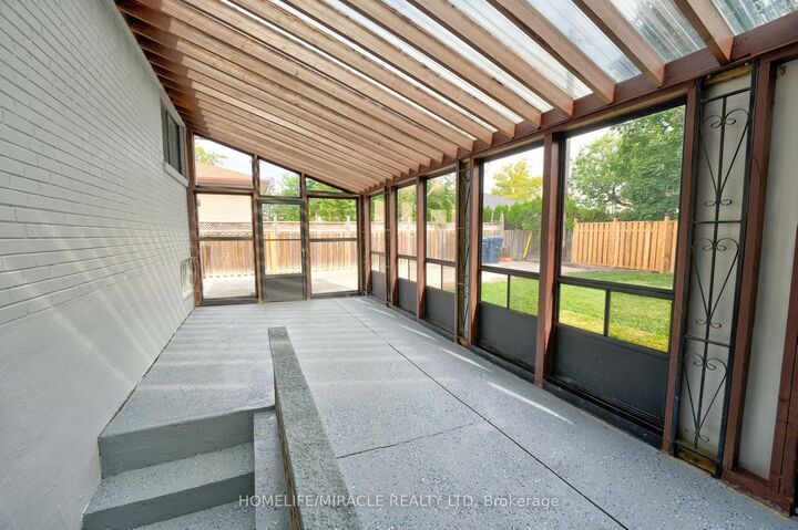 Property Photo:  85 Silverstone Drive  ON M9V 3G4 