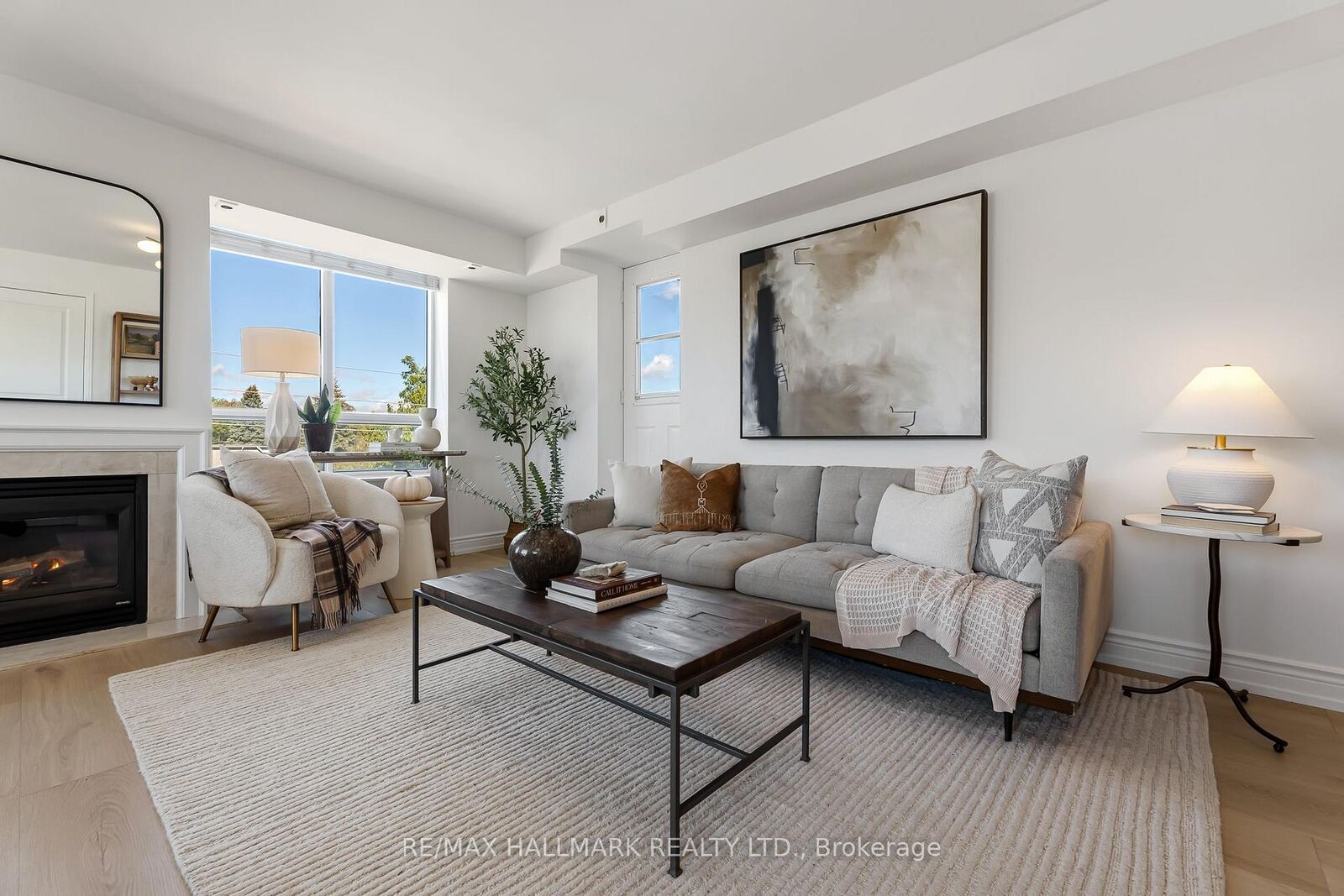 Property Photo:  1797 Queen Street E 404  ON M4L 3Y5 