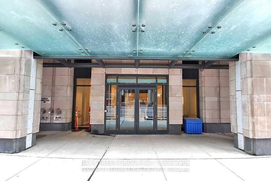 Property Photo:  955 Bay Street 2110  ON M5S 2A2 