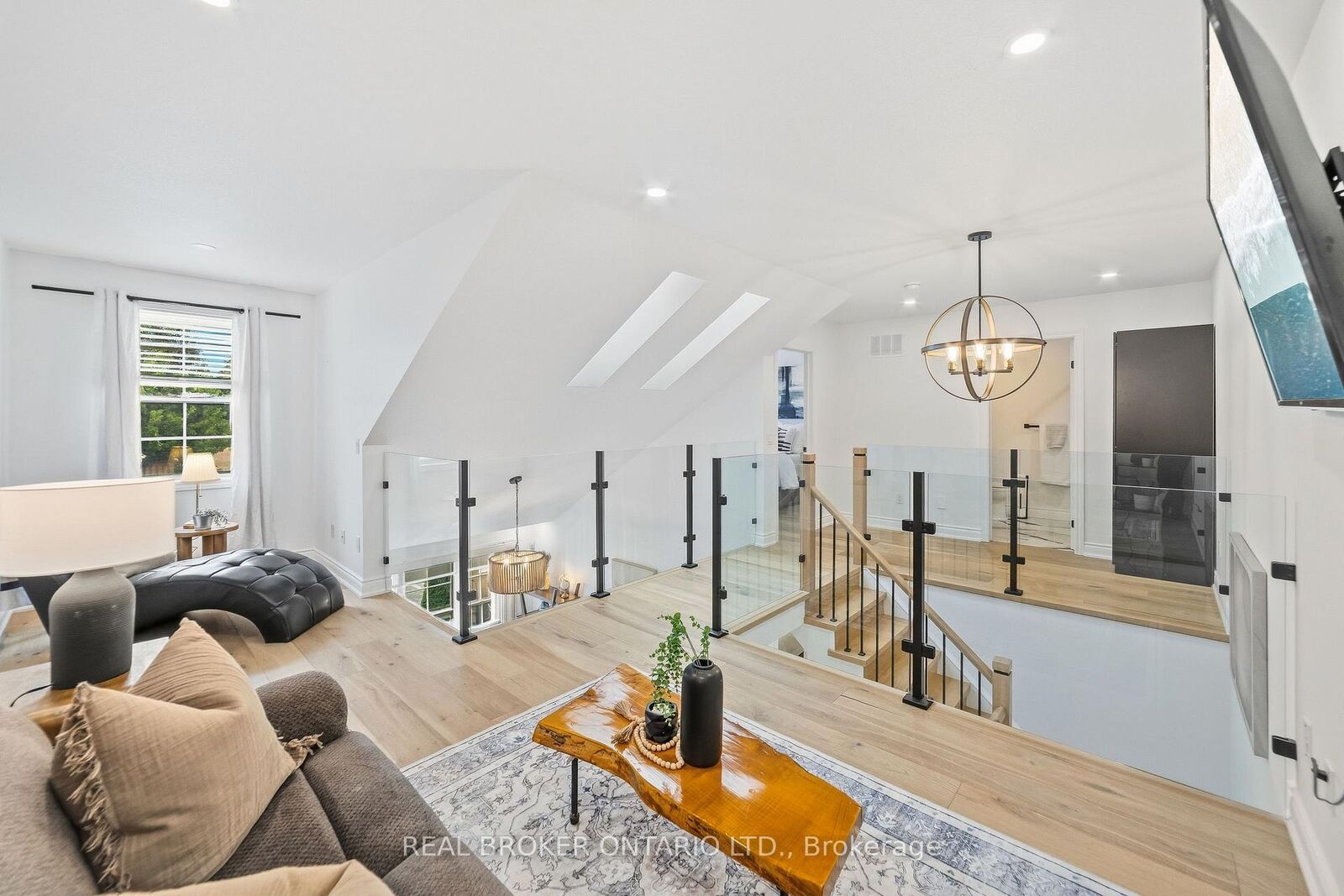 Property Photo:  1085 Harrogate Drive 5  ON L9K 1R2 