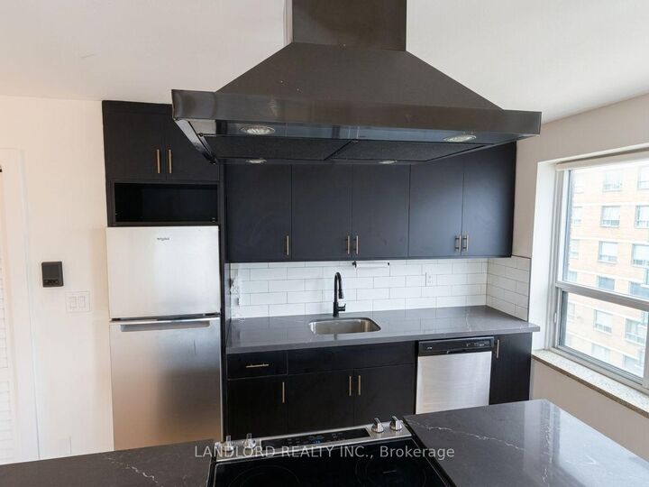 Property Photo:  420 Eglinton Avenue E 502  ON M4P 1L8 