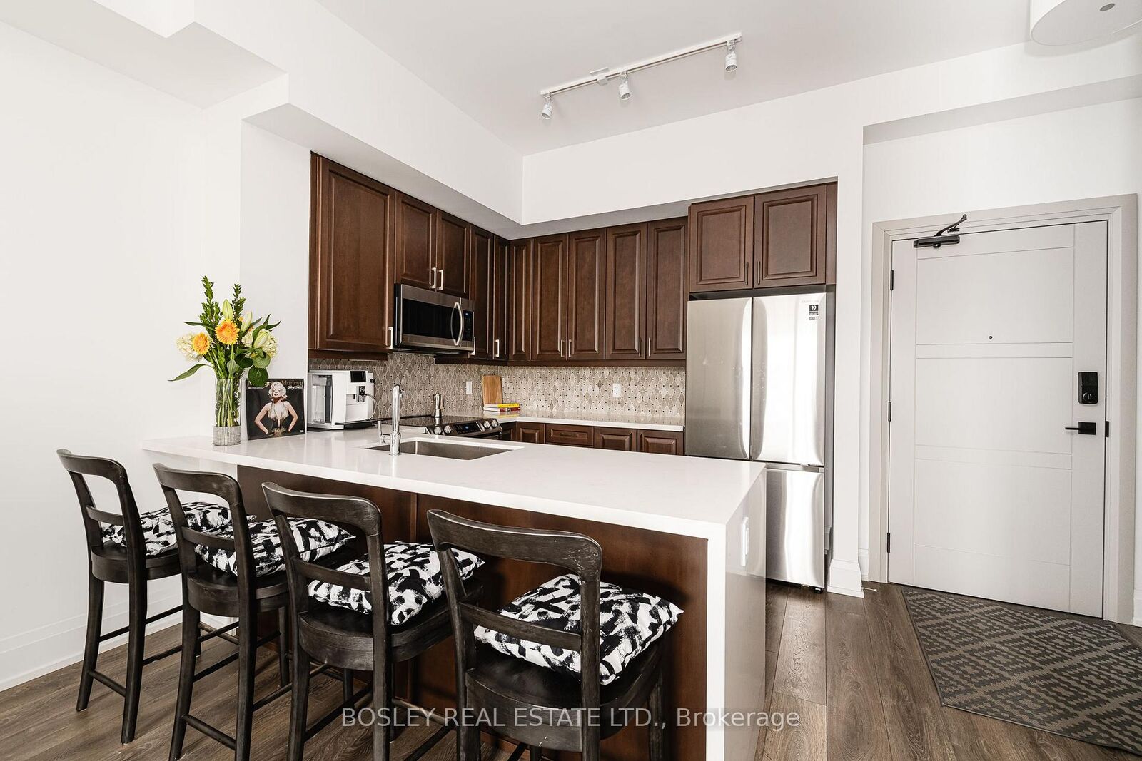 Property Photo:  1 Hume Street S 310  ON L9Y 0X3 