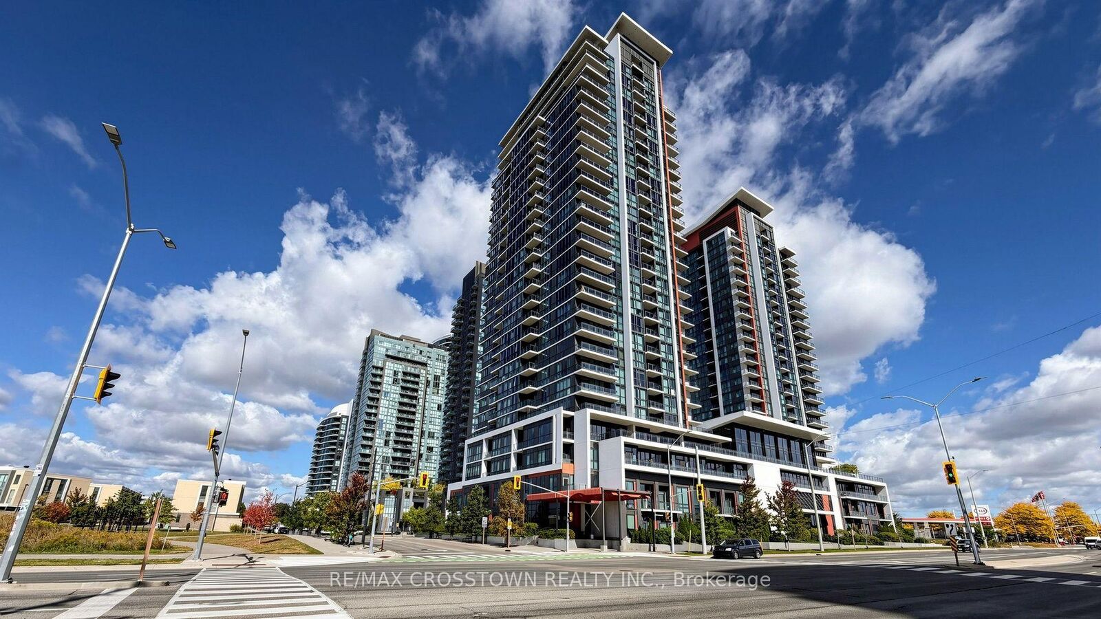 Property Photo:  75 Eglinton Avenue W 402  ON L5R 0E5 