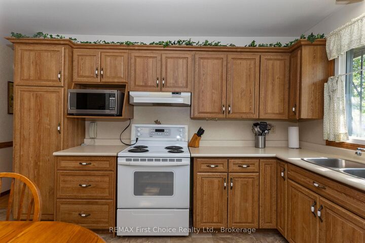 Property Photo:  160 Whalen Street  ON P7A 7J1 