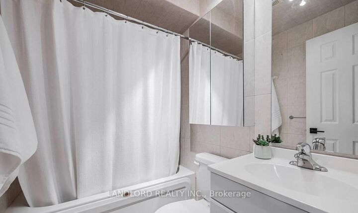 Property Photo:  41 Aldwych Avenue Lower  ON M4J 1X4 