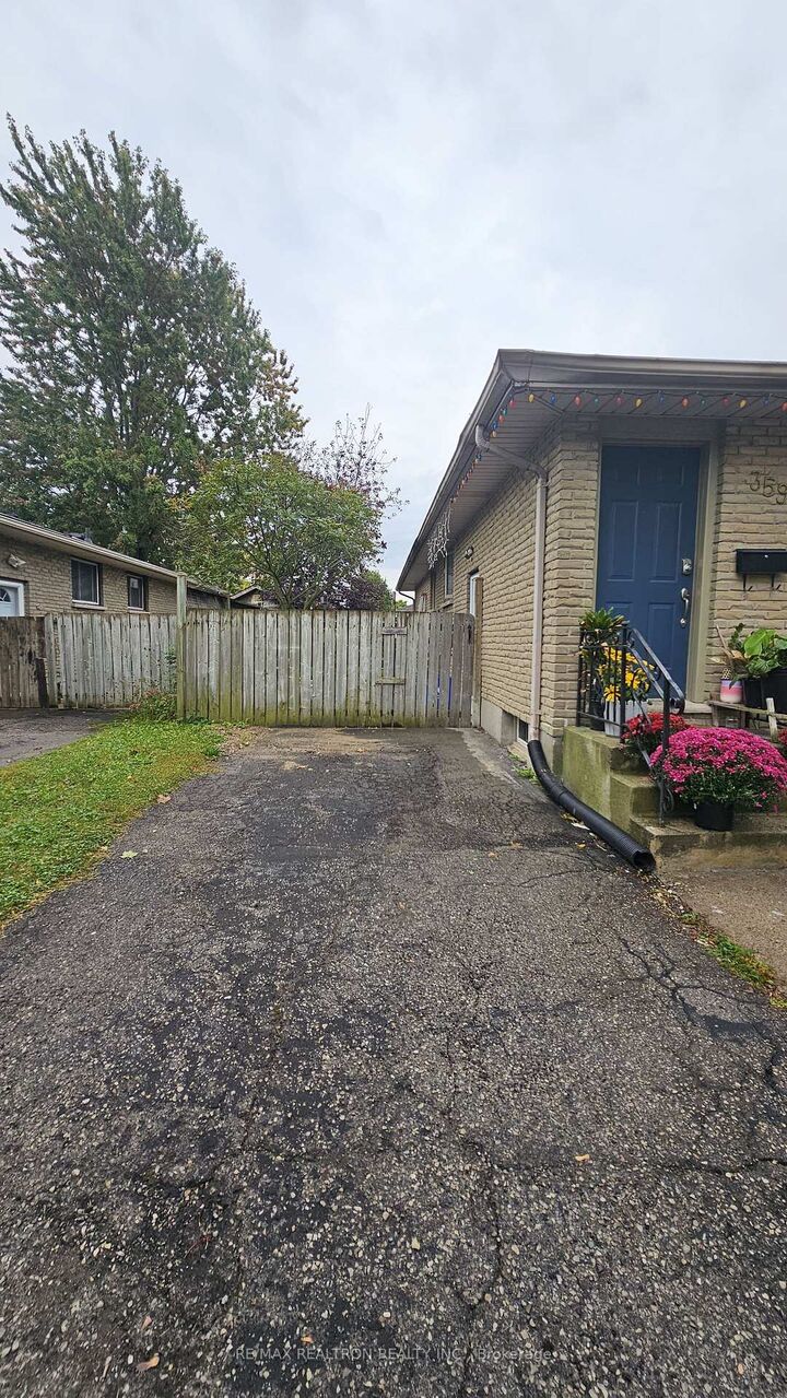 Property Photo:  359 Hudson Drive  ON N5V 1E4 