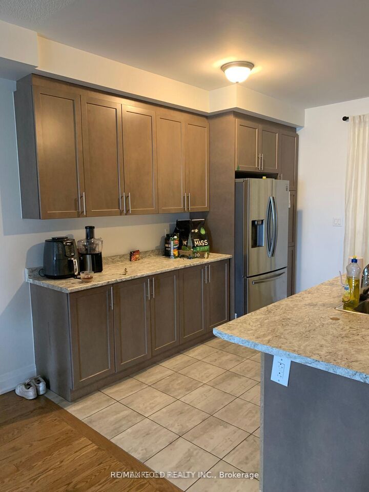 Property Photo:  35 Dalbeattie Drive  ON L6Y 6H7 