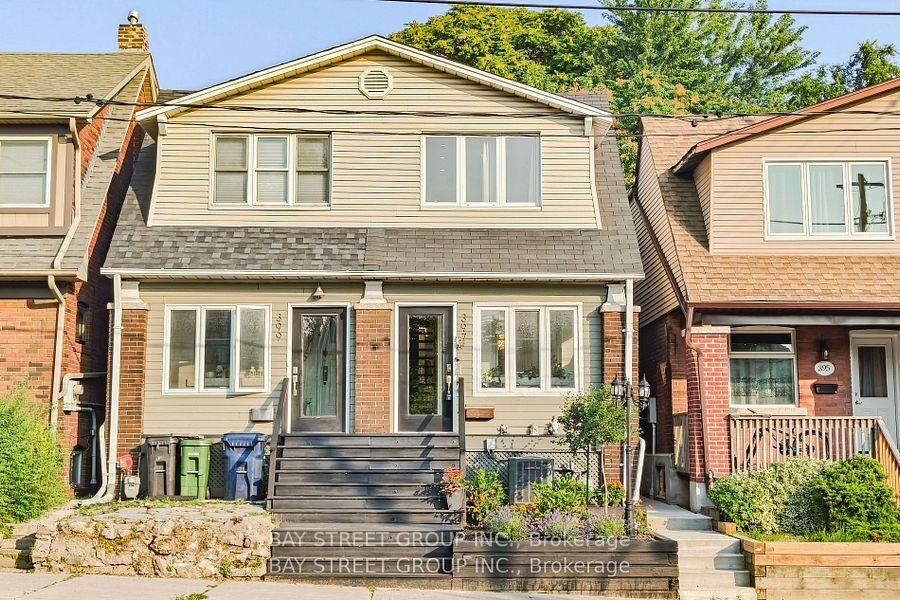 Property Photo:  397 Kingston Road  ON M4L 1V1 