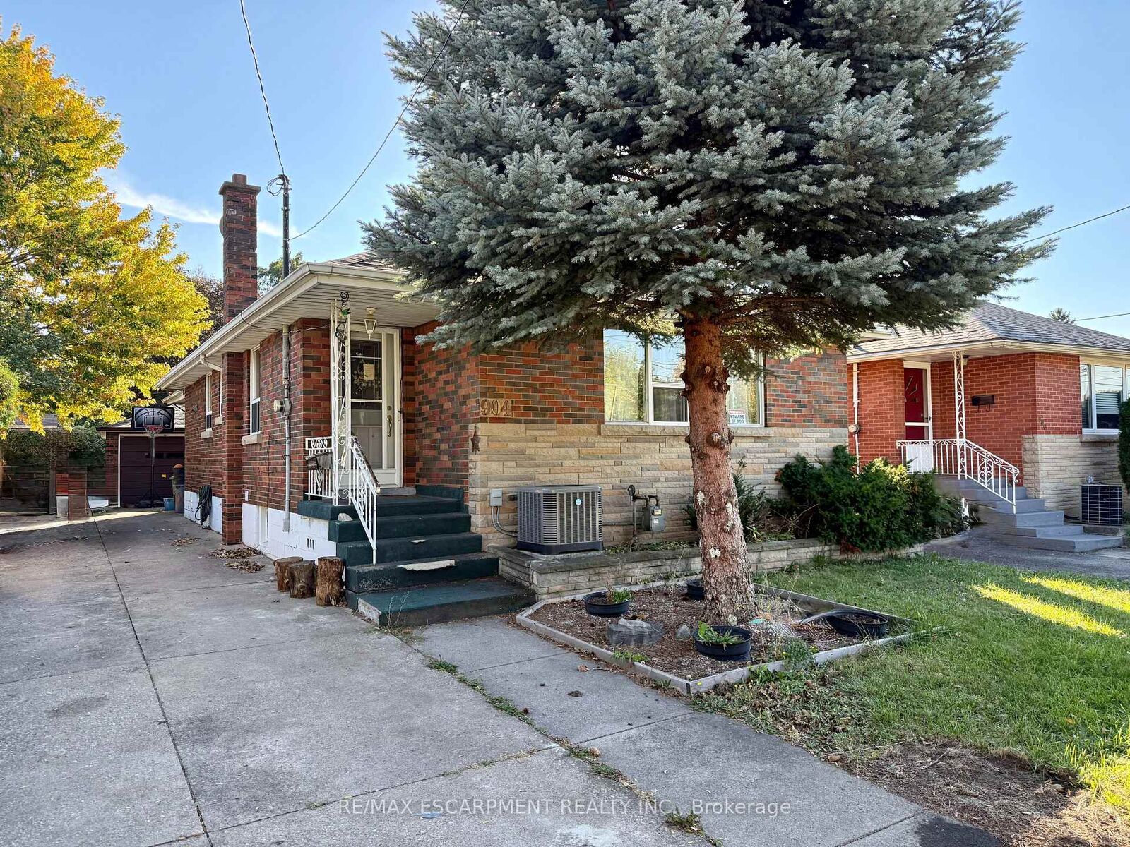 Property Photo:  904 Maple Avenue Basement  ON L8K 1L4 