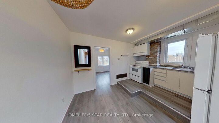 Property Photo:  39 Humbert Street Apt 1  ON M6J 1M8 