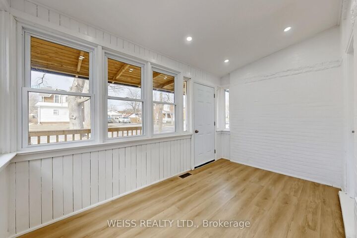 Property Photo:  181 Talbot Street N  ON N3Y 3W8 