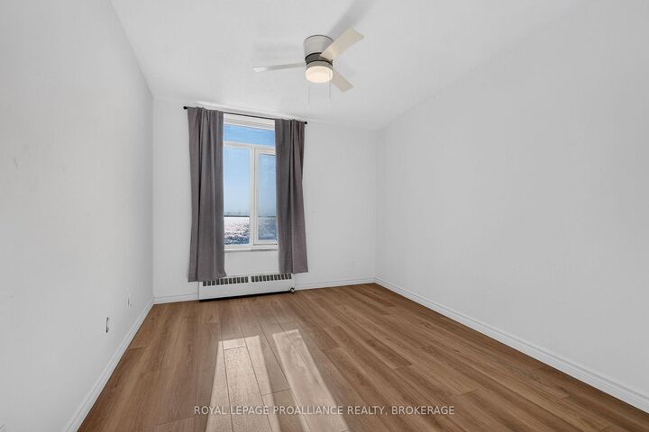 Property Photo:  1 Mowat Avenue 306  ON K7M 1J8 